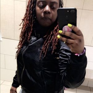 Meet your Posher, Jakia